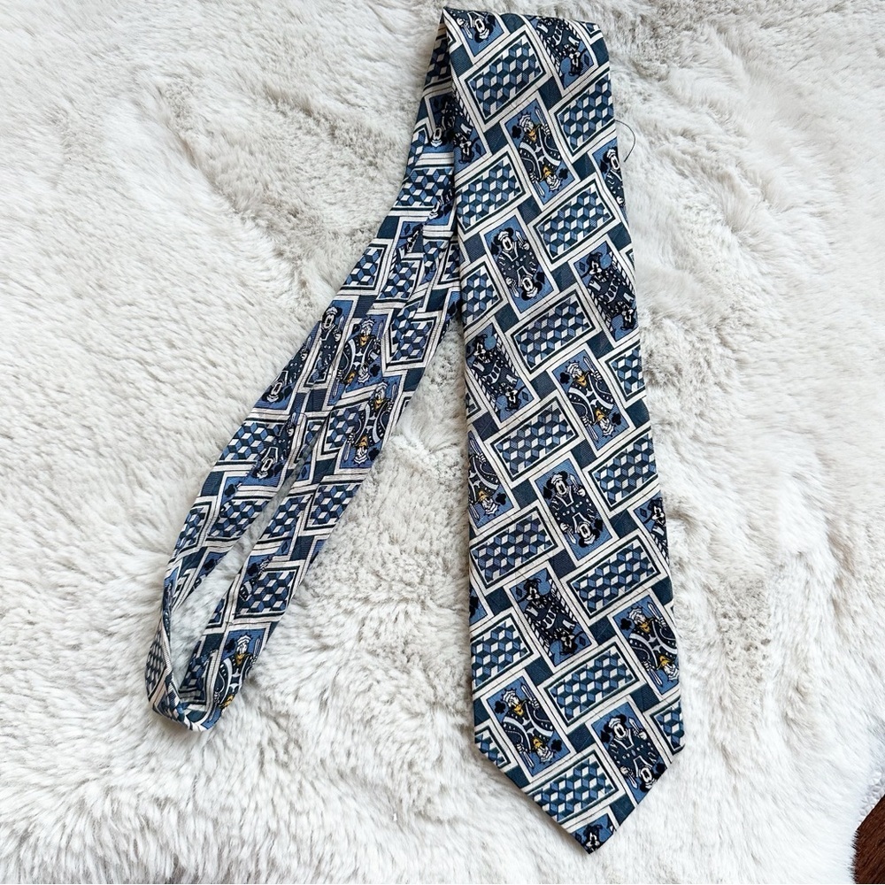 Vintage Disney Mickey‎ Mouse Paisley Print Silk Tie  
4″ x 59″ Blue Card Tie